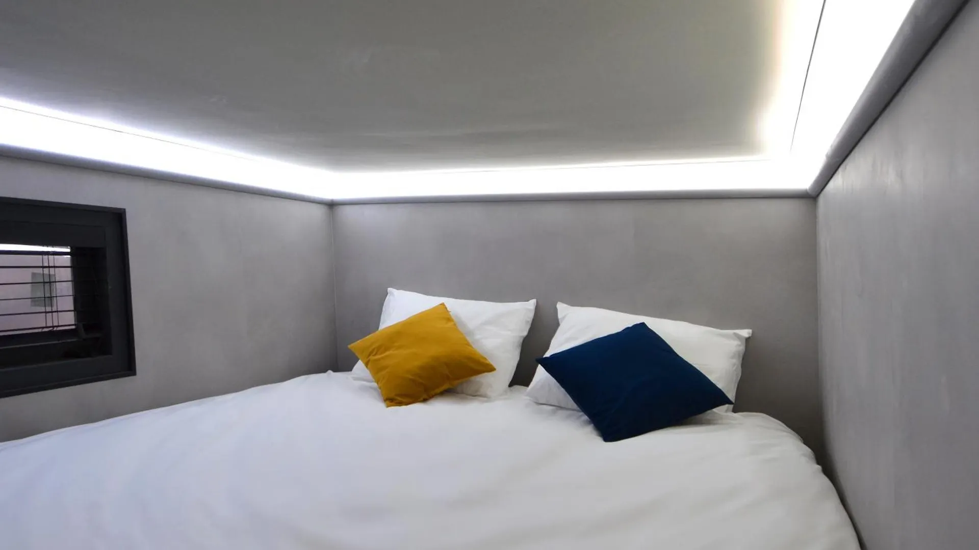 The Hyve Capsule Hostel Amsterdam 0*,  Netherlands