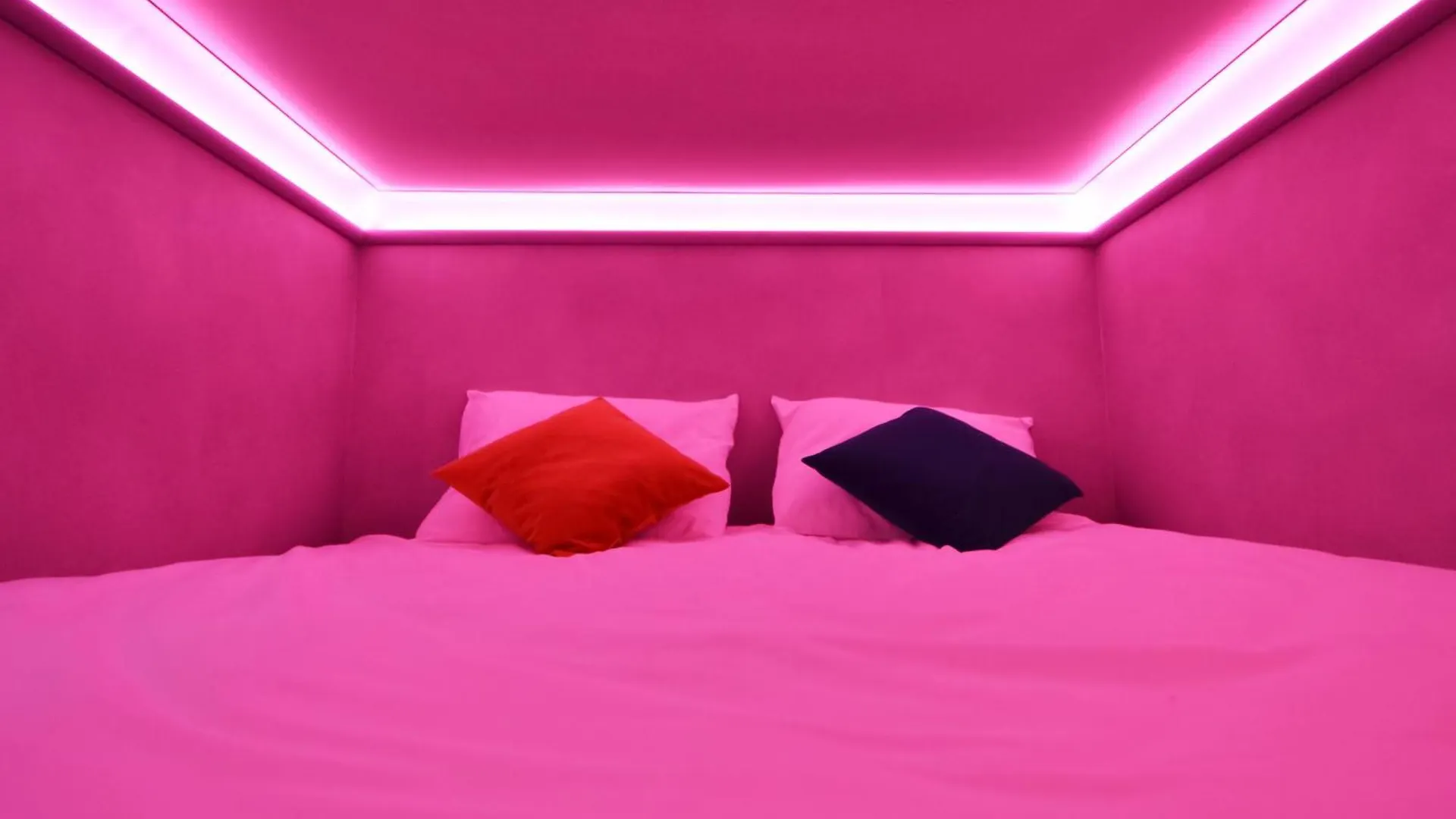 The Hyve Capsule Hostel Amsterdam Capsule hotel