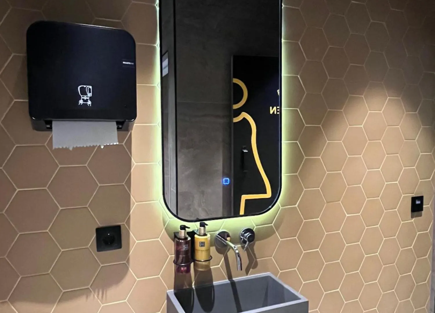 The Hyve Capsule Hostel Amsterdam 0*,