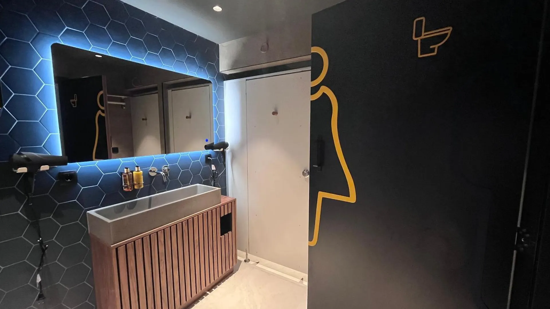 The Hyve Capsule Hostel Amsterdam Capsule hotel